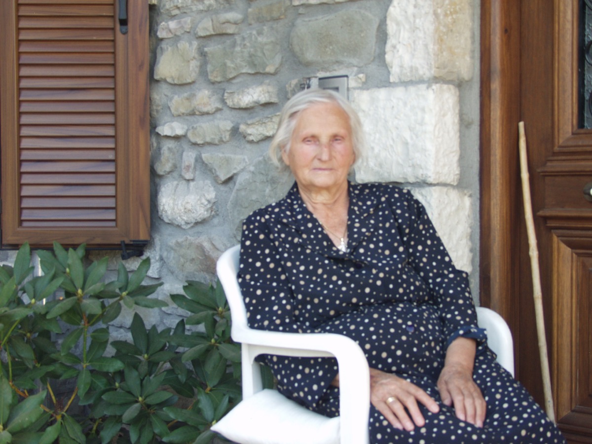 Η Πηνελόπη Ιωακείμ στο ξενοδοχείο, στο Βουτύρο
